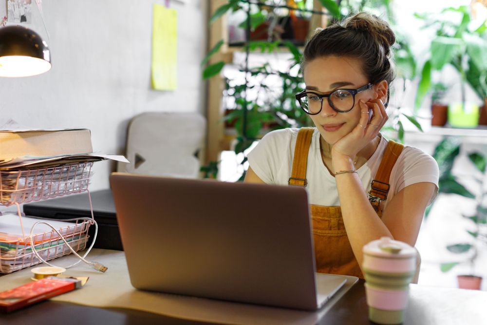 employee using office 365 at home